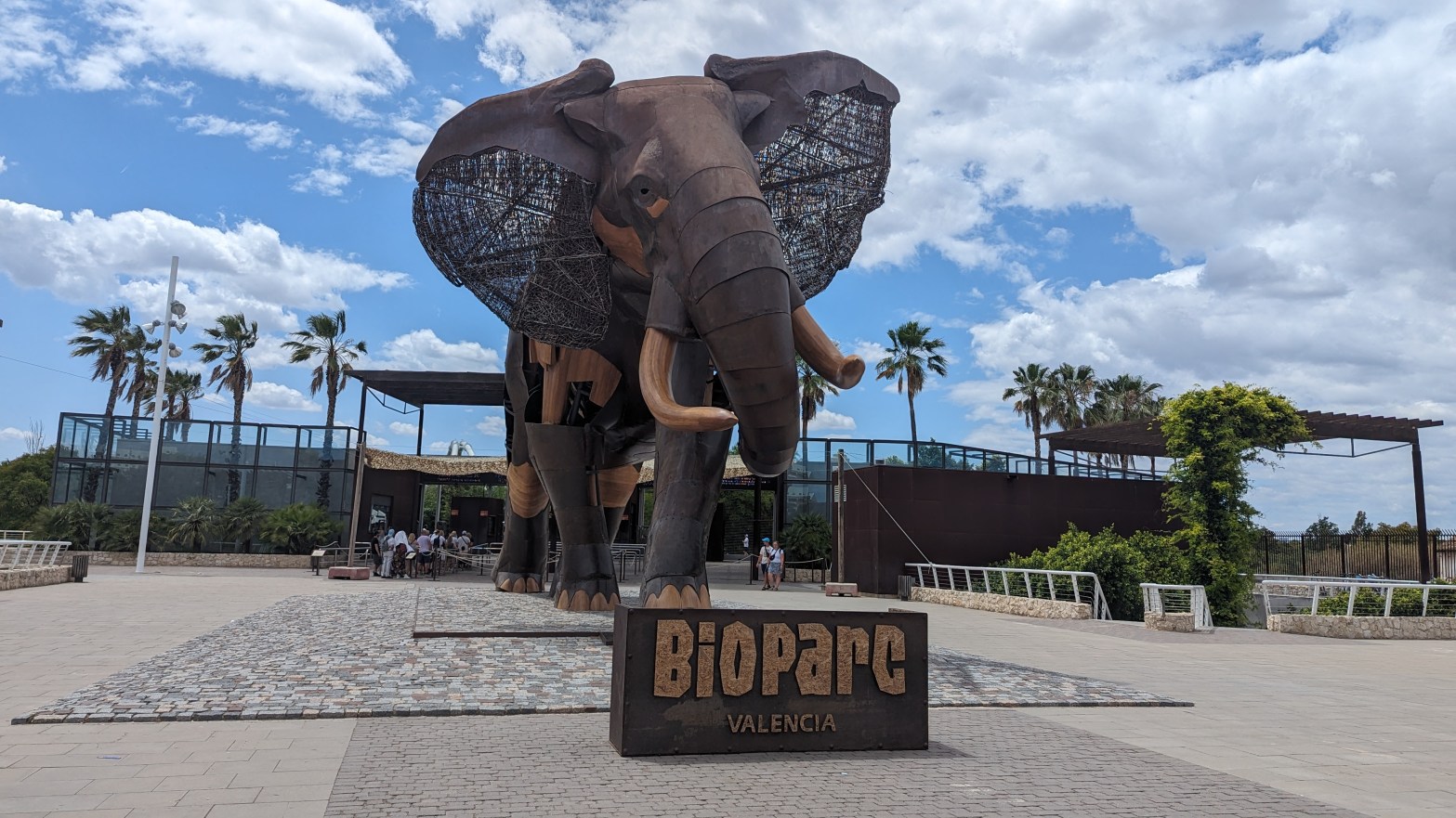 Nature: Valencia Biopark’s&nbsp;entrance.